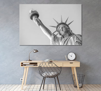 Statue of Liberty in Black and White Canvas Print ArtLexy 1 Panel 24"x16" inches 